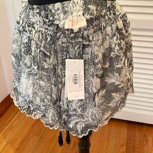 NWT shorts Rococo Sand  size M lures/viscose lining,side pockets